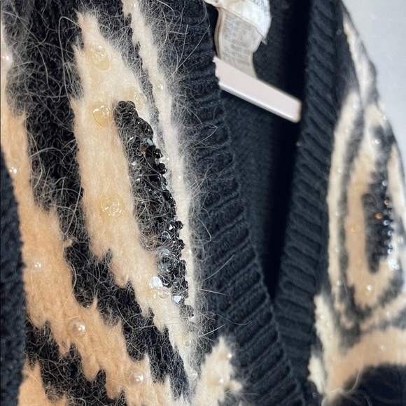 Vintage Christine Black & White Fuzzy Knit Cardigan, Beaded Button  Size M - Picture 5 of 12